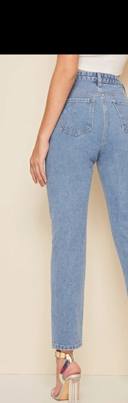 Light Wash boyfriend Jeans - Picture 2 of 3